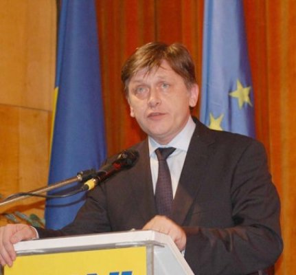 PNL Iaşi îl susţine pe Antonescu la congresul din februarie
